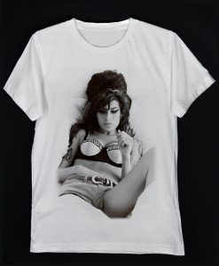 Amy Winehouse Sexy On The Bed Unisexs T shirts